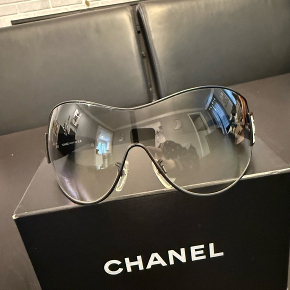 Vintage Chanel Aviator shield sunglasses - Picture 2 of 7